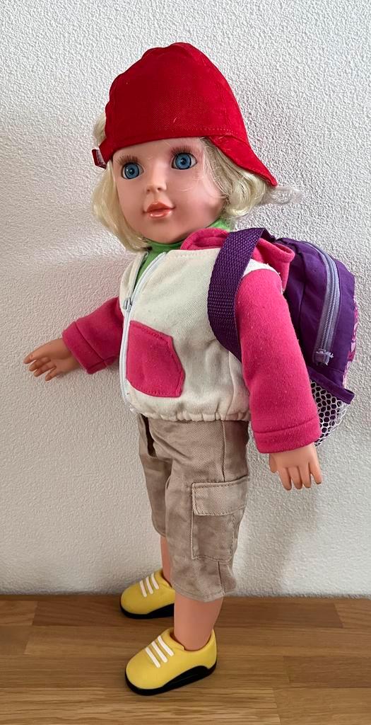 Gi-go doll pop, prachtig gezichtje, rugzak, kleertjes, etc., Verzamelen, Poppen, Zo goed als nieuw, Pop, Ophalen of Verzenden
