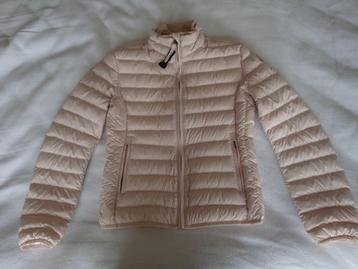 Maat 10 ( 140 ). Nieuwe meisjes PARAJUMPERS jas. beschikbaar voor biedingen