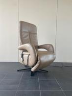 Prachtige beige leren sta op stoel / relax fauteuil, Huis en Inrichting, Fauteuils, Ophalen, Minder dan 75 cm, Zo goed als nieuw
