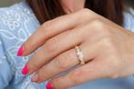 14 Karaat Gouden Ring met Ingelegde Diamanten, Sieraden, Tassen en Uiterlijk, Ringen, 18 tot 19, Ophalen of Verzenden, Zo goed als nieuw
