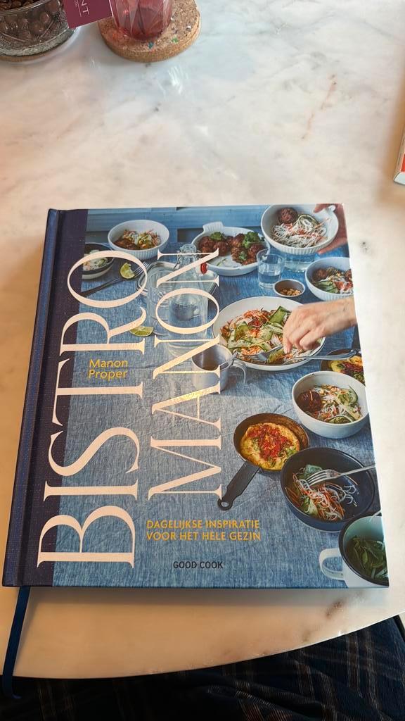 Manon Proper - Bistro Manon, Boeken, Kookboeken, Zo goed als nieuw, Nederland en België, Ophalen of Verzenden