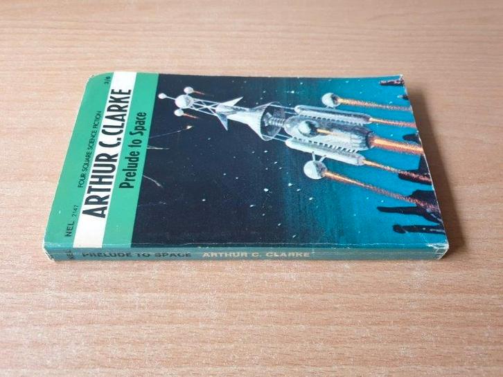 Arthur C. Clarke - Prelude to Space (pocket), Boeken, Fantasy, Gelezen, Ophalen of Verzenden