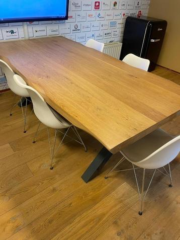 Mooie houten eettafel met zwart metaal onderstel (100 x 220) beschikbaar voor biedingen