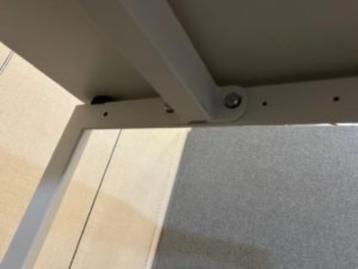 Bureau met knop, stopcontact en kabelgoot 180x90xH62-84,60st - afbeelding 8