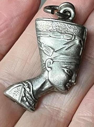 Egyptische Hanger beschikbaar voor biedingen