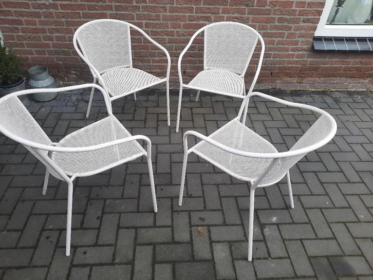 Set van 4 witte metalen tuinstoelen,retro/industrieel,netjes, Tuin en Terras, Tuinstoelen, Gebruikt, Metaal, Stapelbaar, Ophalen