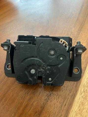 Mechanische achterklep slot beschikbaar voor biedingen