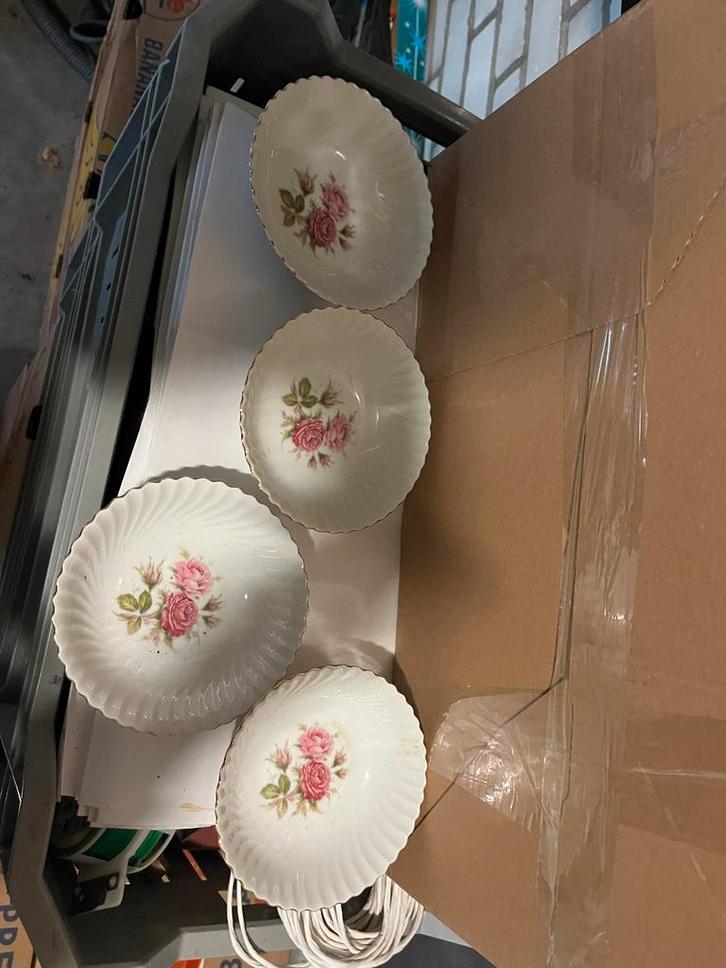 Vintage  Borden Set, Huis en Inrichting, Keuken | Servies, Gebruikt, Bord(en), Overige stijlen, Porselein, Ophalen of Verzenden