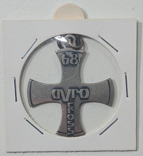 AVRO CROSS KRUISJE / MEDAILLE., Postzegels en Munten, Penningen en Medailles, Overige materialen, Ophalen of Verzenden