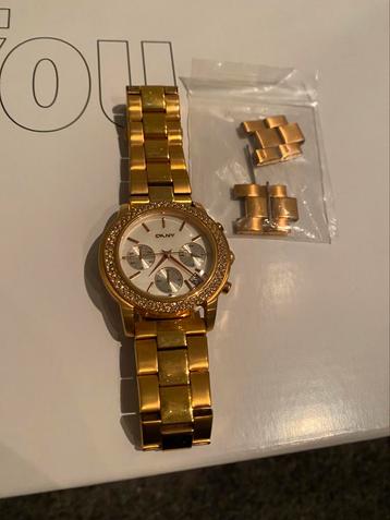 DKNY gouden horloge beschikbaar voor biedingen