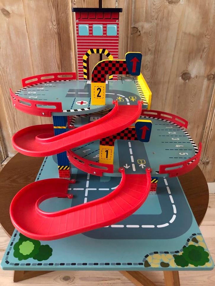 Mentari houten garage, Kinderen en Baby's, Speelgoed | Houten speelgoed, Gebruikt, Ophalen