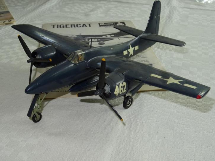 Grumman F7F3 Tigercat - 22 cm Monogram, Hobby en Vrije tijd, Modelbouw | Vliegtuigen en Helikopters, Vliegtuig, 1:72 tot 1:144