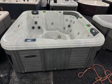 Jacuzzi passion Balboa spa  beschikbaar voor biedingen