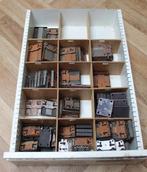 Partij van ca. 125 opdeksloten + ca. 110 sleutels., Ophalen of Verzenden, Nieuw, IJzer, Slot