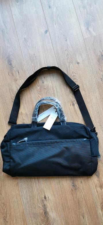 Moderne Calvin Klein laptop/weekend tas.  beschikbaar voor biedingen