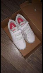 Nieuwe,ongedragen Meisjes Adidas Sneakers in.doos maat :35, Schoenen, Nieuw, Meisje, Ophalen of Verzenden