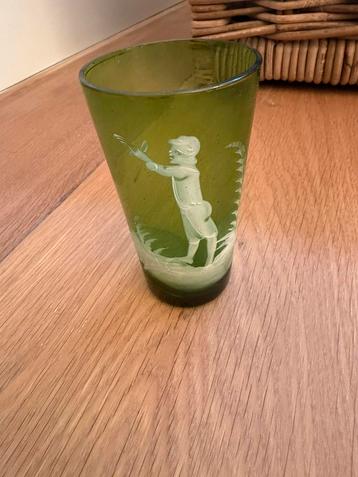 Handbeschilderd anitek groen glas beschikbaar voor biedingen