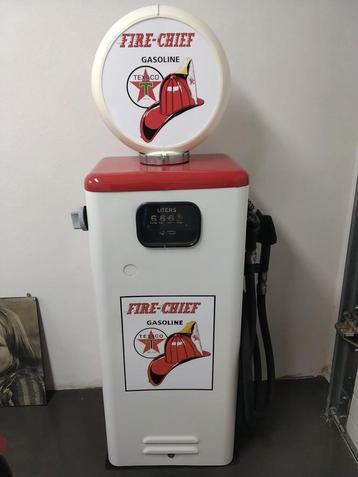Tokheim benzinepomp fire chief met globe beschikbaar voor biedingen