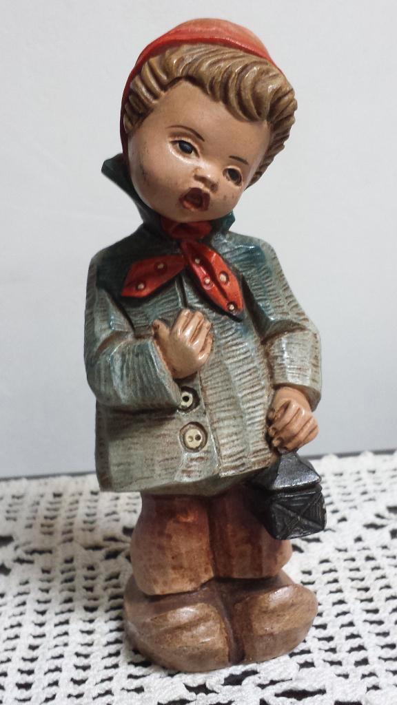 BEELDJE “Meisje met Rood Kapje” gesigneerd G.L.V. Jaren ’70, Antiek en Kunst, Antiek | Keramiek en Aardewerk, Ophalen of Verzenden