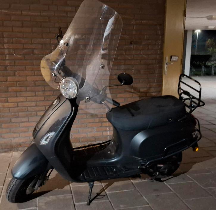 BTC Riva Luxury - Zeer goed onderhouden - 4700km, Fietsen en Brommers, Brommeronderdelen | Scooters, Zo goed als nieuw, Overige merken