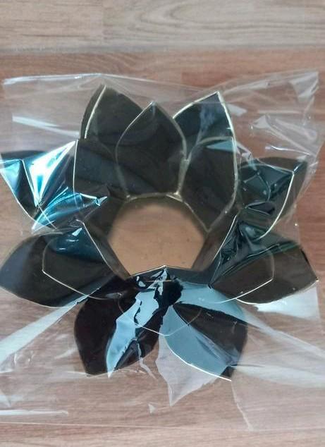 Waxinelichtje zwart met goudkleurig randje, Huis en Inrichting, Woonaccessoires | Kandelaars en Kaarsen, Nieuw, Minder dan 25 cm