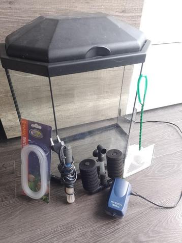 Complete aquarium, all equipment included and working beschikbaar voor biedingen