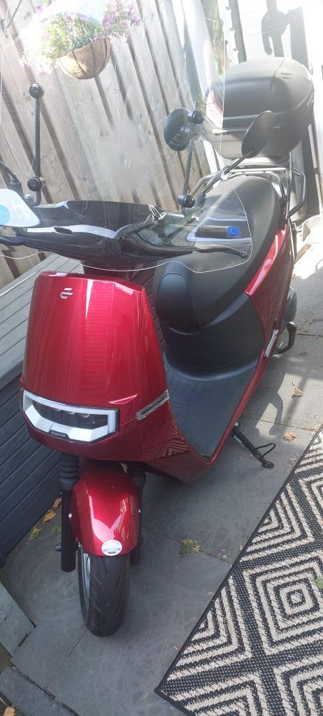 Elektrische scooter, Fietsen en Brommers, Scooters | SYM, Zo goed als nieuw, Overige modellen, Maximaal 45 km/u, Elektrisch, Ophalen