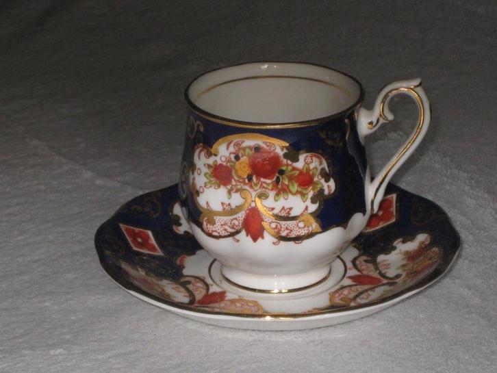 Royal Albert Heirloom Imari Pattern Espresso Kopje, Antiek en Kunst, Antiek | Porselein, Ophalen