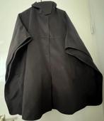 Zwarte Cape - poncho mantel Tijdloos en Stijlvol! Mast XS/S, Kleding | Dames, Ophalen of Verzenden, Zo goed als nieuw
