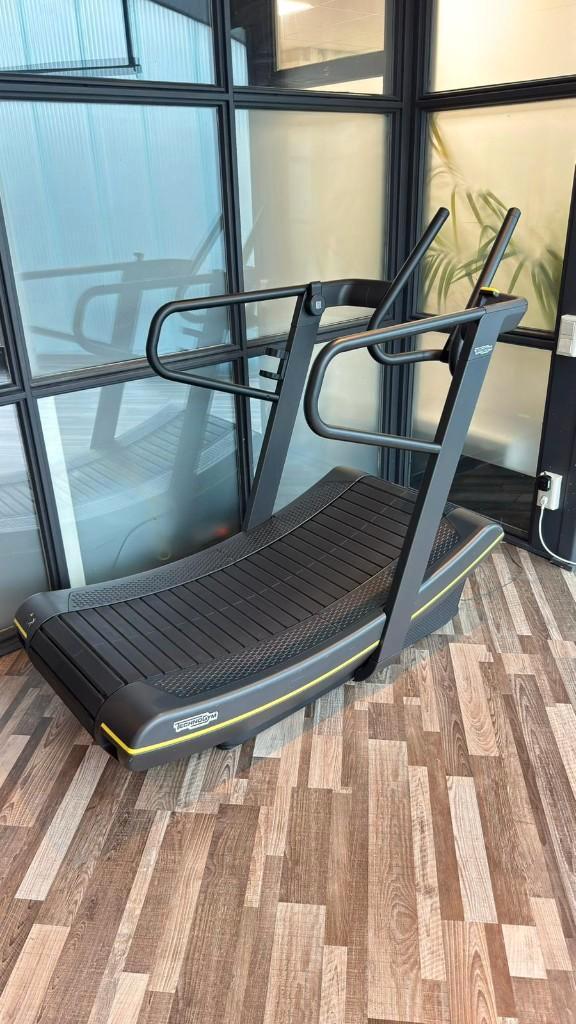 technogym skillmill curved loopband, Sport en Fitness, Fitnessapparatuur, Zo goed als nieuw, Loopband, Benen, Kunststof, Ophalen