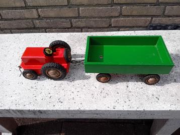 Speelgoed tractor en wagen beschikbaar voor biedingen