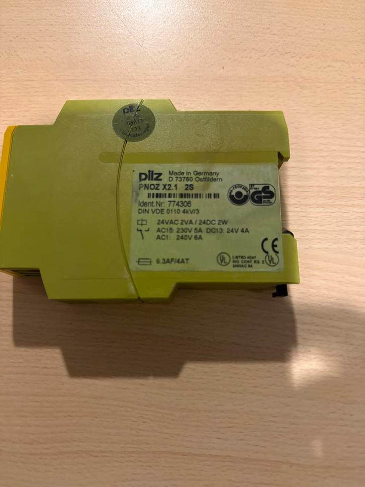 Pilz PNOZ X2.1 2S Veiligheidsrelais, Hobby en Vrije tijd, Elektronica-componenten, Gebruikt, Ophalen of Verzenden