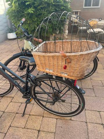 Honden  fietsmandje beschikbaar voor biedingen