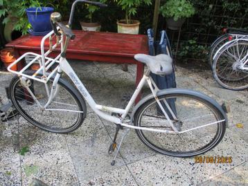 damesfiets, opknapper, de opbrengst gaat naar een goed doel beschikbaar voor biedingen