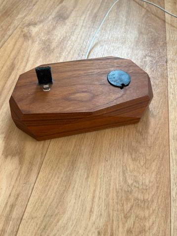 Houten Oplaadstation iPhone & Apple Watch beschikbaar voor biedingen