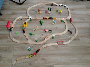 Super mooie houten treinbaan set met veel extra's erbij beschikbaar voor biedingen