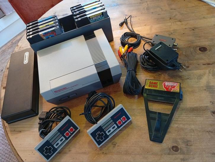 Gereinigde Nintendo Nes met 10 spellen in Nintendo Box, Spelcomputers en Games, Spelcomputers | Nintendo NES, Zo goed als nieuw