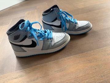 Air Jordan 1 Retro High OG University Blue beschikbaar voor biedingen