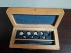 Antieke apotheek gewichten in houten doosje uit vrm.USSR, Antiek en Kunst, Antiek | Gereedschap en Instrumenten, Ophalen of Verzenden
