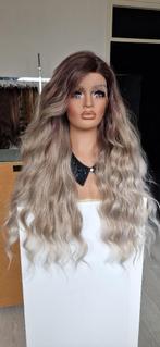 Basic Lace Pruik: Uitgroei / Asbruin / Lichte punten, Wavy, Ophalen of Verzenden, Nieuw, Pruik of Haarverlenging