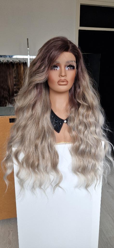 Basic Lace Pruik: Uitgroei / Asbruin / Lichte punten, Wavy, Sieraden, Tassen en Uiterlijk, Uiterlijk | Haarverzorging, Nieuw, Pruik of Haarverlenging