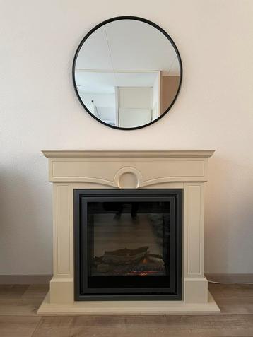 Elektrische haard met warmtefunctie beschikbaar voor biedingen