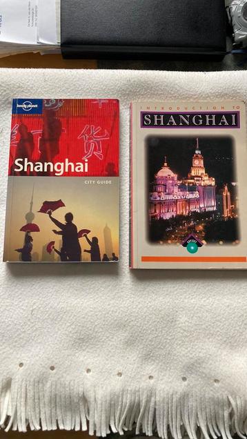 SHANGHAI. 2 reisgidsen: Lonely Planet+ Odyssey. Met foto’s. beschikbaar voor biedingen