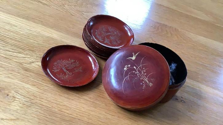 Japanse lakwerkschaaltjes in een doosje, Antiek en Kunst, Antiek | Overige Antiek, Ophalen of Verzenden