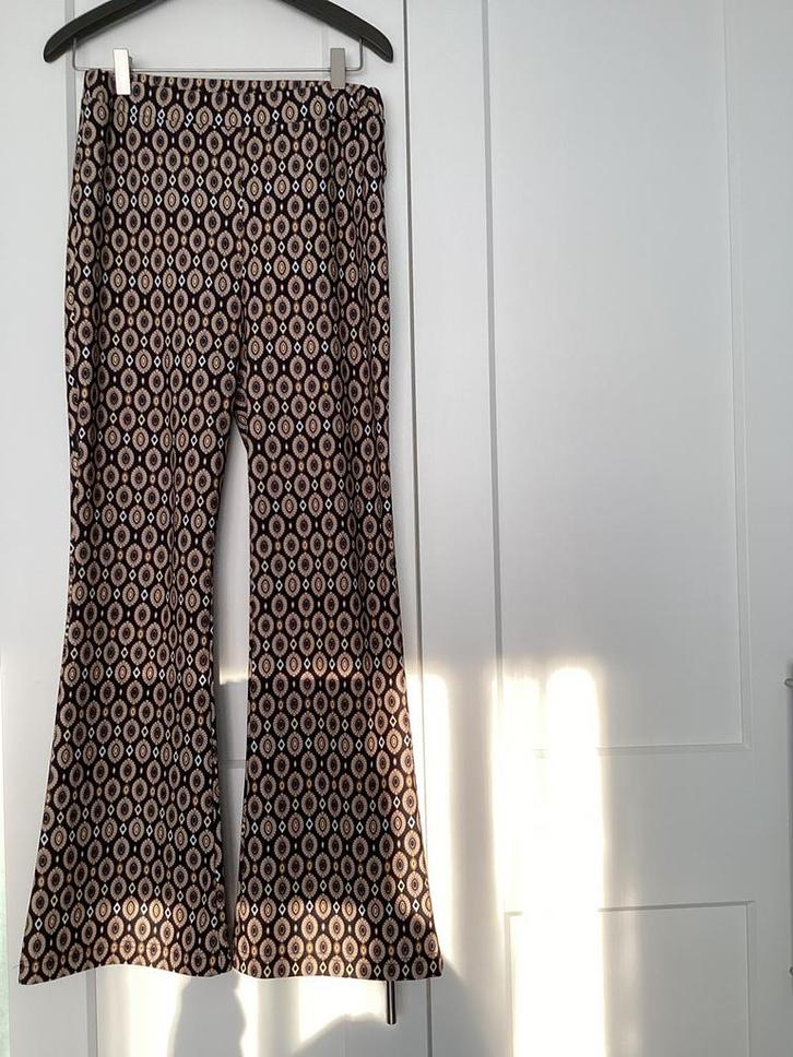 Leuke gekleurde flared broek van Nem Collection maat L, Kleding | Dames, Broeken en Pantalons, Gedragen, Maat 38/40 (M), Overige kleuren