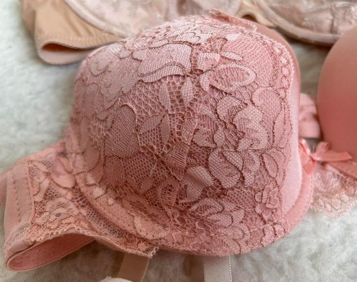 Drie roze BH’s maat 80B, Kleding | Dames, Ondergoed en Lingerie, BH, Roze, Ophalen of Verzenden