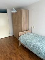 Seniorenbed met verstelbare bodem, matras en kledingkast, Ophalen, Zo goed als nieuw, Eenpersoons