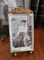 Antiek fotolijstje striklijstje met bolpoten / klemlijst, Antiek en Kunst, Antiek | Woonaccessoires, Ophalen of Verzenden
