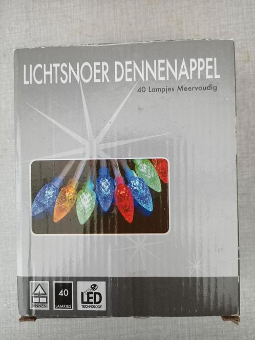 Kerstverlichting / lichtsnoer dennenappel gekleurd., Diversen, Kerst, Nieuw, Ophalen of Verzenden