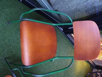 2 Industriële tuinstoelen  beschikbaar voor biedingen